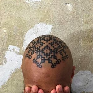 Rad blackwork scalp tattoo done by Brody Polinsky. #BrodyPolinsky #UNIV_ERSE #blacktattoos #patterntattoo #blackwork