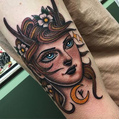 Faun of the forest by Danielle Rose #DanielleRose #color #newtraditional #ladyhead #lady #portrait #face #blueeyes #eyes #rune #moon #stars #antlers #flowers #daisy #tattoooftheday