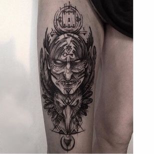 Tatuaje de bruja de Kristina Darmaeva #KristinaDarmaeva #blackwork #witch