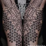 Kenji Alucky (IG—black_ink_power) pushes the envelope when it comes to what blackwork can accomplish. #absract #blackwork #geometric #KenjiAlucky #ornate