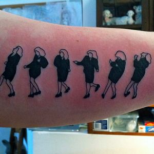 Minimalist Seinfeld tattooo, artist unknown. #seinfeld #tvshow #tvseries #tv