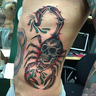 Tatuaje de calavera de escorpión por Daryl Williams #scorpion #scorpionskulltattoo #traditional #traditionaltattoos #americantraditional #oldschool #traditionalartist #DarylWilliams
