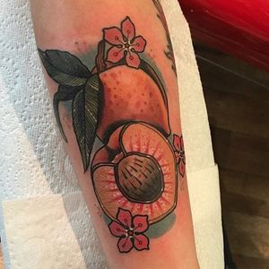Peach tattoo by Jody Dawber. #peach #fruit #neotraditional #JodyDawber