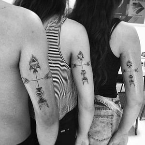 Siblings get the same tattoo but in different size to show their age in the family #siblingtattoo #brother #sister #arrow #matchingtattoos