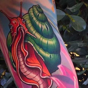¿Es un .... RÁPIDO?  Fantástico tatuaje realizado por Andrea Lanzi.  #andrealanzi #SNEGLE #nyskole #nyskolestil #fejl