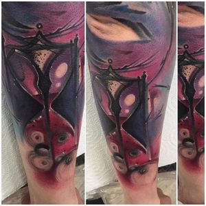Gorgeous color combination in this hourglass tattoo. Tattoo by Bam Bam #BamBam #freestyle #painting #brushstroke #watercolor #hourglass