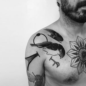 Unusual bird tattoo by Daniel Matsumoto @Daaamn_ #DanielMatsumoto #Black #Blackwork #Linework #Linear #Geometric #Nature #Japan #Birdtattoo