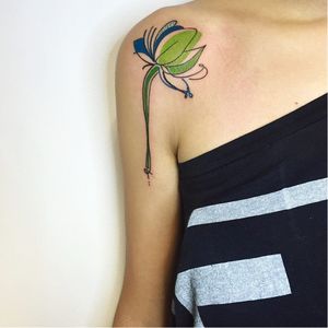 Flower tattoo by Sonia Tessari #SoniaTessari #smalltattoo #popart #glitter #flower