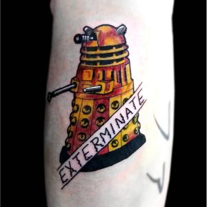 A fearsome Dalek or a salt and pepper shaker? (IG-parkerjzink) #doctorwho #doctorwhotattoos #dalek #colorrealism #traditional #scifitattoo