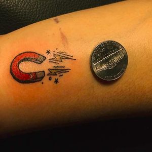 This tiny magnet apparently attracts nickel (via IG -- genietattoo) #magnet #magnettattoo