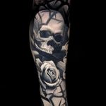 Death and roses by Nikko Hurtado #NikkoHurtado #blackandgrey #realism #realistic #hyperrealism #skull #death #bones #thorns #rose #nature #teeth #tattoooftheday
