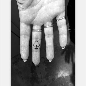 Mini sacred heart finger tattoo by Daniel Winter. #singleneedle #fineline #linework #DanielWinter #sacredheart