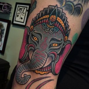 Tatuaje Ganesha por Victor Vaclav #traditional #oldschooltattoo #classic tattoos #boldwillhold #VictorVaclav
