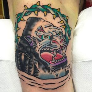 Awesome gorilla tattoo adorned with thorns, tattoo by Tattoo Rom. #TattooRom #traditional #gorilla #thorns