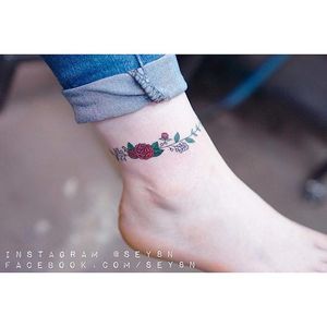 Rose anklet tattoo by Seyoon Gim. #SeyoonGim #seyoon #SouthKorean #microtattoo #rose #anglet #band