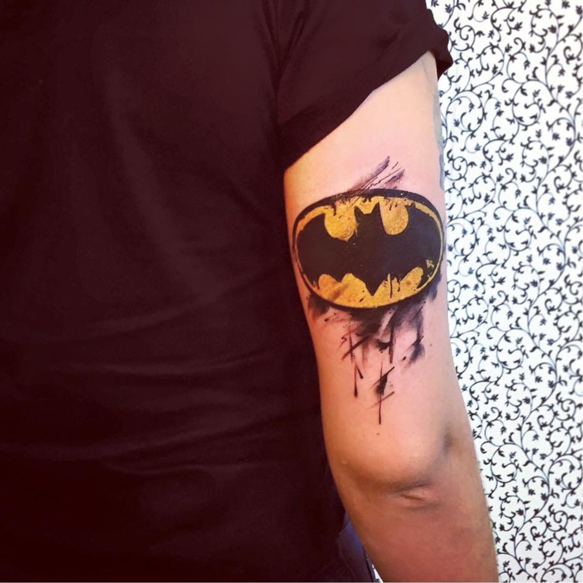 Tattoo uploaded by Filipe Lopes • #batman #dc #comics #nerd #WinaBrasil  #Parana #TatuadorasBrasileiras #TatuadoresDoBrasil #aquarela #watercolor  #fineline #brasil • Tattoodo