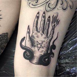 Hand of the wise tattoo by Scott Move at Parliament Tattoo, London (IG: @scottmove) #ČervenáFox #ScottMove #ParliamentTattoo #blackandgrey #handofthewise