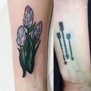 Crystal tulips tattoo by Lauren Winzer. #Lauren Winzer #girly #crystal #tulips