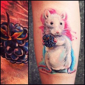 Cute little mouse stealing a blackberry tattoo by @bm13tattoo. #blackberry #fruit #berry #mouse #animal #realism #colorrealism #bm13tattoo