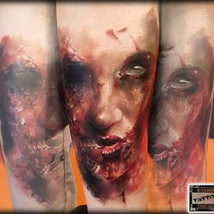 Tatuaje de zombie sangriento por Alexander Yanitskiy #alexanderyanitskiy #retrato #realismo #realista #sangre #israel #zombie