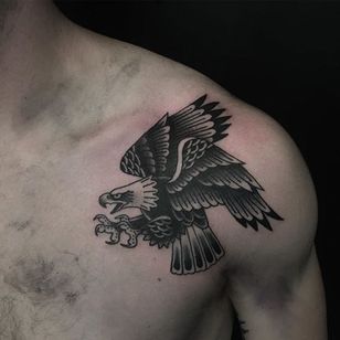 Tatuaje de águila por Alex Snelgrove #blackwork #blackink #linework #blacktattoos #AlexSnelgrove #bird #eagle