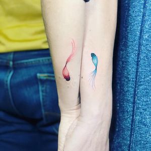 Matching tattoos by Laura Martinez aka nothingwildtattoo #LauraMartinez #nothingwildtattoo #matchingtattoos #color #watercolor #fish #oceanlife #cute #minimalist #small #tattoooftheday