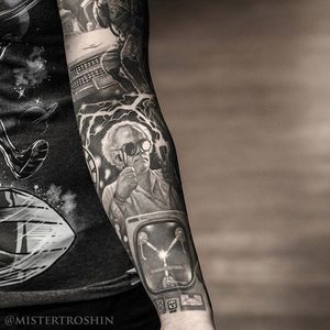 Doc has never looked more timeless than in this fanboy realist sleeve by Dmitry Troshin. Via Instagram mistertroshin #BacktotheFuture #blackandgrey #DmitryTroshin #Ghostbuster #realism