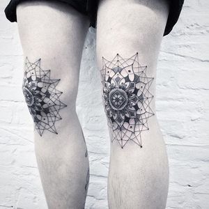 Mandala Knee Tattoo by Andy Ma #mandala #blackworkmandala #blackwork #blackworktattoo #blackworktattoos #contemporary #contemporaryblackwork #moderntattoo #blackink #blackinktattoo #blackworkartist #AndyMa