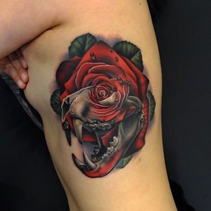 Dinosaur skull and rose tattoo by Andrés Acosta @Acostattoo #AndrésAcosta #Acostattoo #Rose #Rosetattoo #Rosetattoos #Austin #dinosaur #skull