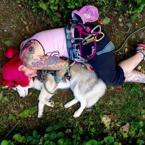 Pomme out for a day of climbing with the pup #Pomme #climbing #tattooartist #climbing #dog