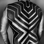 A bold series of vectors in this back-piece by Ben Volt (IG—benvolt). #abstract #avantgarde #BenVolt #bold #blackwork #experimental #geometric #minimalist #ornamental