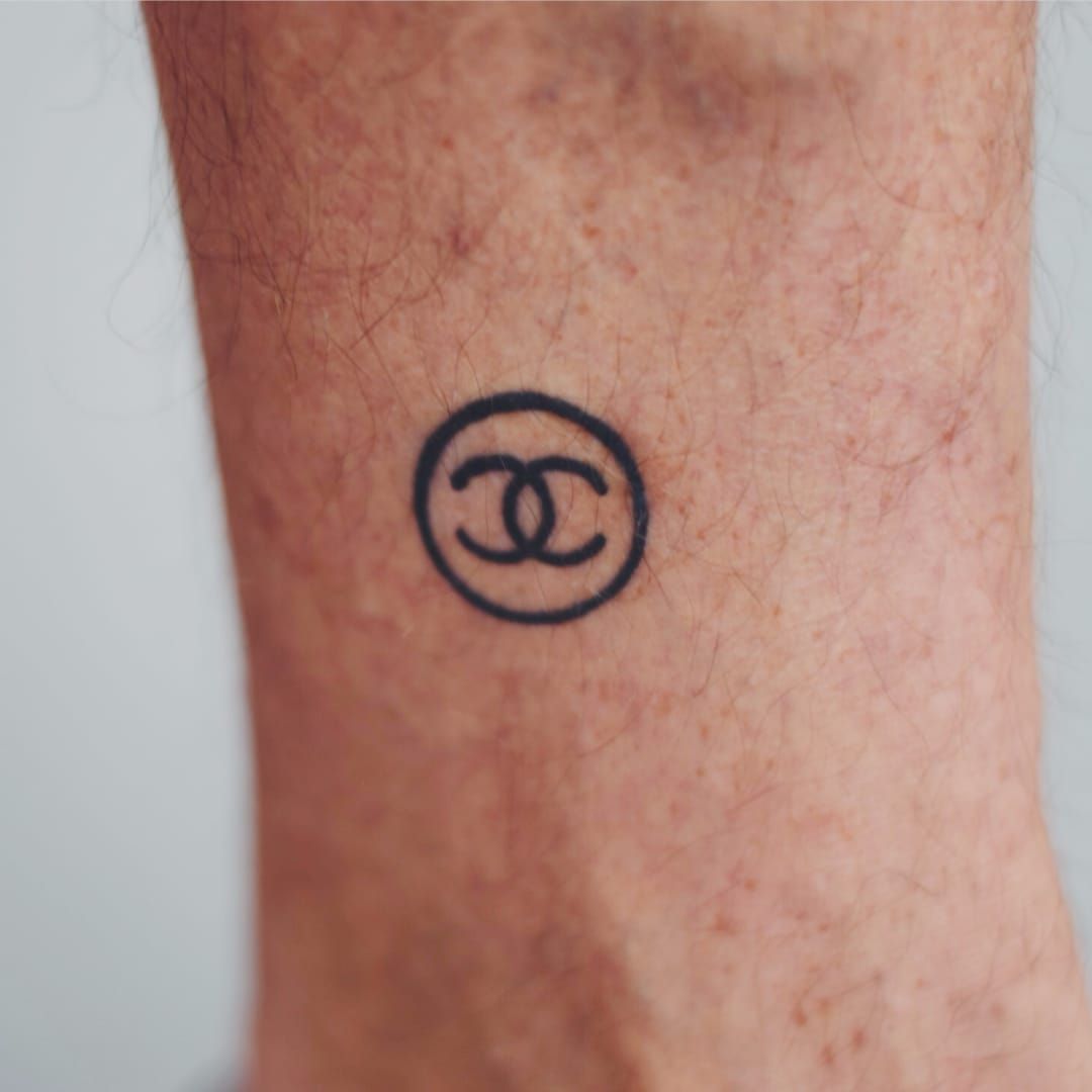 Chanel logo on Pierre's leg #chanel #chanellogo #linework #3dprint #3d...