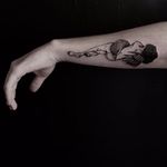 Pretty tattoo by Caroline Vitelli #CarolineVitelli #blackwork #bird