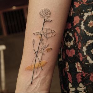 Graphic tattoo made at La Bottega dell'Arte #labottegadellarte #graphic #contemporary #flower