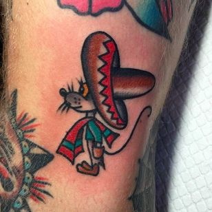 Fila de ratoncito con sombrero.  Tatuaje de Andrew Mcleod.  #AndrewMcleod #traditioneltattoo #traditional #sombrero #mus