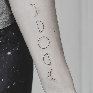 Waxing and waning moons by Hannah Nova (Via IG hannah_novart) #moon #crescentmoon #moonphases #space #stars #simple #finelines #HannahNovaDudley