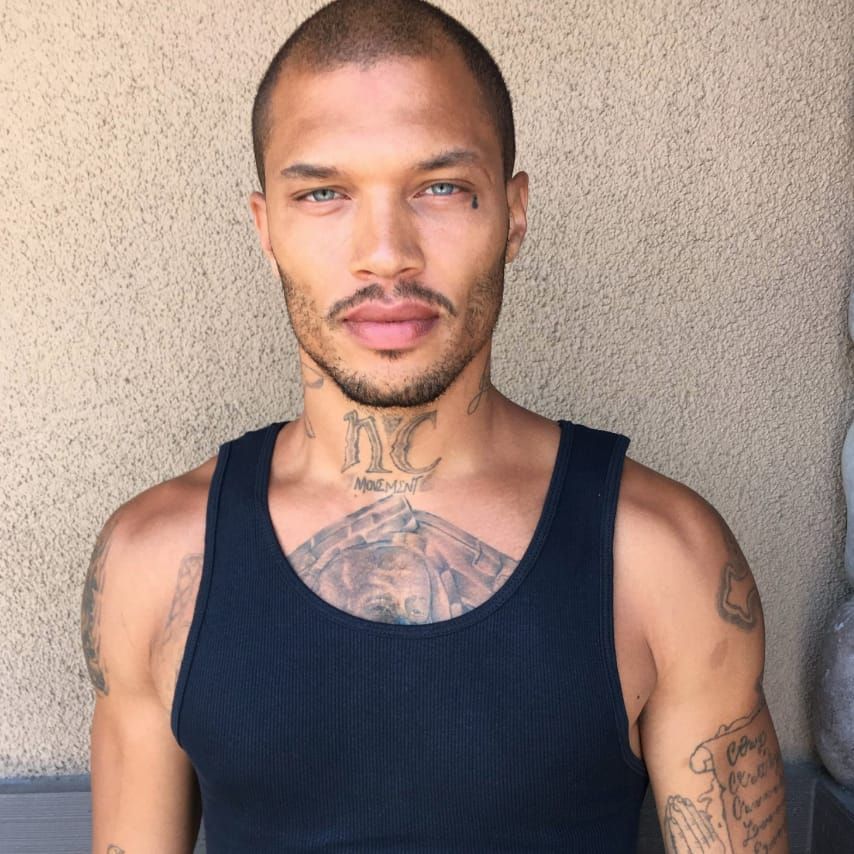 Hot Mugshot Guy Jeremy Meeks Hangs Out With Anwar Hadid Brother of Gigi  and Bella