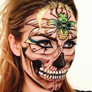 Egyptian-themed skull and scarab, make-up and design by Vanessa Davis. (via IG—the_wigs_and_makeup_manager) #Makeup #Halloween #Beauty #MACMakeup #Art #MUA