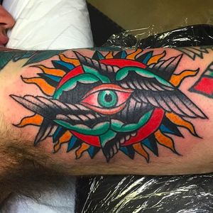 Winged eye, solid tattoo work by Robert Ryan. #RobertRyan #esoteric #boldtattoos #traditionaltattoos #wingedeye #allseeingeye