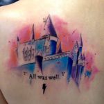 Hogwarts. #Drikalinas #AdrianaVentieri #nerd #geek #culturapop #TatuadorasDoBrasil #harrypotter #filmes #movies #hogwarts #aquarela #watercolor