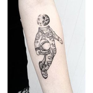 Moon head, by Hannah Nova Dudley #HannahNovaDudley #astronauttattoos