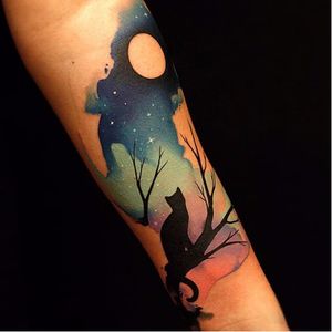 Moon Tattoo by Fabbe Persegani #Watercolor #WatercolorTattoo #BrushStrokeTattoo #ContemporaryTattoos #FabbePersegani #negativespace #contemporary #cat #moon