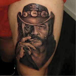 Jaw-drooping portrait tattoo by Coreh Lopez #CorehLopez #motörhead #motorhead #lemmy #blackandgrey #realistic #portrait