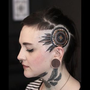 Mandala on scalp, great tattoo work by Ibi Rothe. #IbiRothe #traditionaltattoo #boldtattoos #mandala #scalptattoo