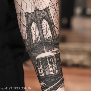 Anyone who as rode the J-train knows how real this New York scene by Dmitry Troshin is. Via Instagram mistertroshin #blackandgrey #DmitryTroshin #Jtrain #NewYork #realism #ThirteenGhosts #WilliamsbergBridge