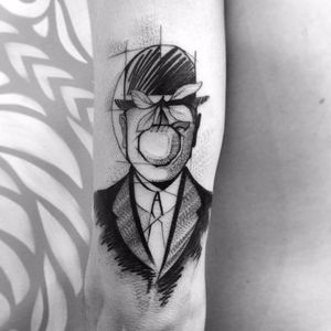 Tattoo por Alexandre Aske! #AlexandreAske #Ttatuadoresbrasileiros #tatuadoresdobrasil #tattoobr #tattoodobr #sketchtattoos #sketch #terno #suit