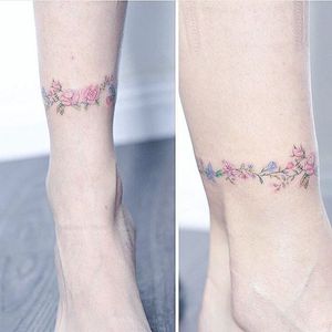 Anklet by Mini Lau (via IG-hktattoo_mini) #feminine #flower #microtattoo #soft #delicate #mini #MiniLau