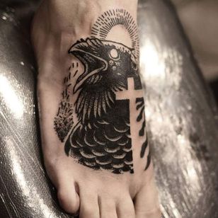 Tatuaje de cuervo por Mishla #raven #blackwork #blackworkartist #illustrative #blackillustrative #darkart #darkartist #Mishla