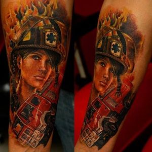 Beautiful firefighter and the fire truck, by Nando Dias Piranha #Firefightertattoo