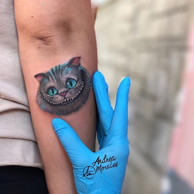 Alice in Wonderland Cheshire Cat de Andrea Morales #AndreaMorales #aliceinwonderland #cheshirecat #micro #realism #color #tattoooftheday